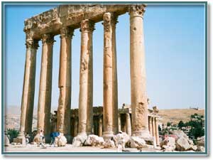 Колоннада – единственное, что осталось от храма Юпитеру…