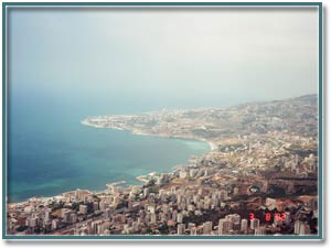 Вид с горного хребта на столицу Ливана
