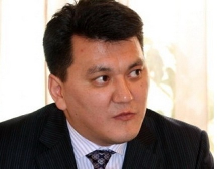 Возможные причины отставки правительства Ахметова назвал политолог Ерлан Карин