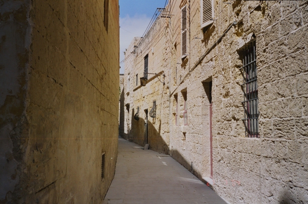 Бежать с Мальты