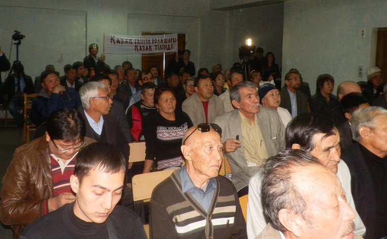 В Алматы прошел ежегодный сентябрьский митинг Мухтара Шаханова