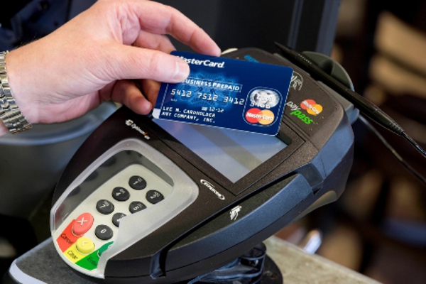 Евразийский банк начал выпуск нового поколения банковских карт CashBack MotoGP MasterCard