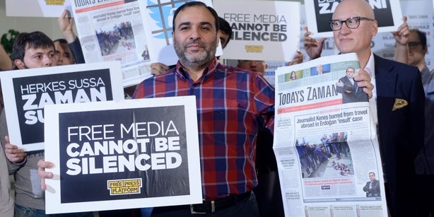 Правительство Турции установило контроль над газетами Zaman, Today’s Zaman