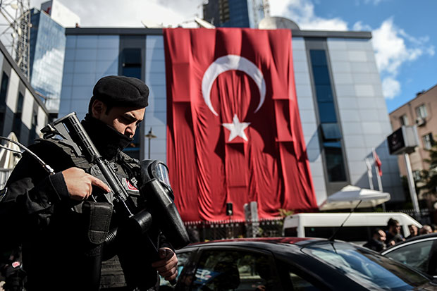 Турция превращается в однопартийное параноидальное государство