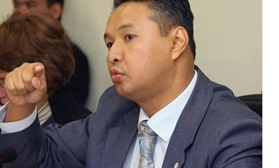 Азат Перуашев, лидер парламентской фракции партии Ак жол