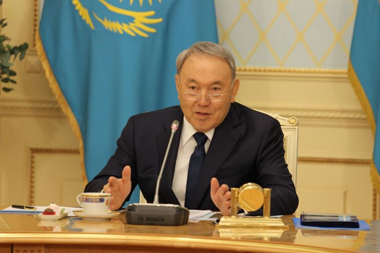 Зачем Назарбаев высказал сомнение в своем участии в выборах