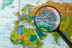 «Казахстан сталкивается с огромным количеством вызовов и рисков, как внешних, так и внутренних». «Министрам снова выдали огромный аванс». «Нархоз отказывается обучать ключевым специальностям на казахском и русском языках». «Три варианта развития экономики»