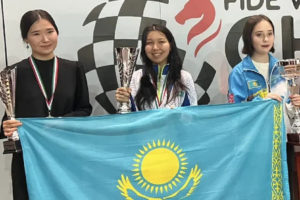 Успех женских шахмат Казахстана, неоднозначные результаты борцов на молодёжном чемпионате мира, за два тура до финиша футбольного первенства РК, поражения «Барыса» и баскетбольной «Астаны»